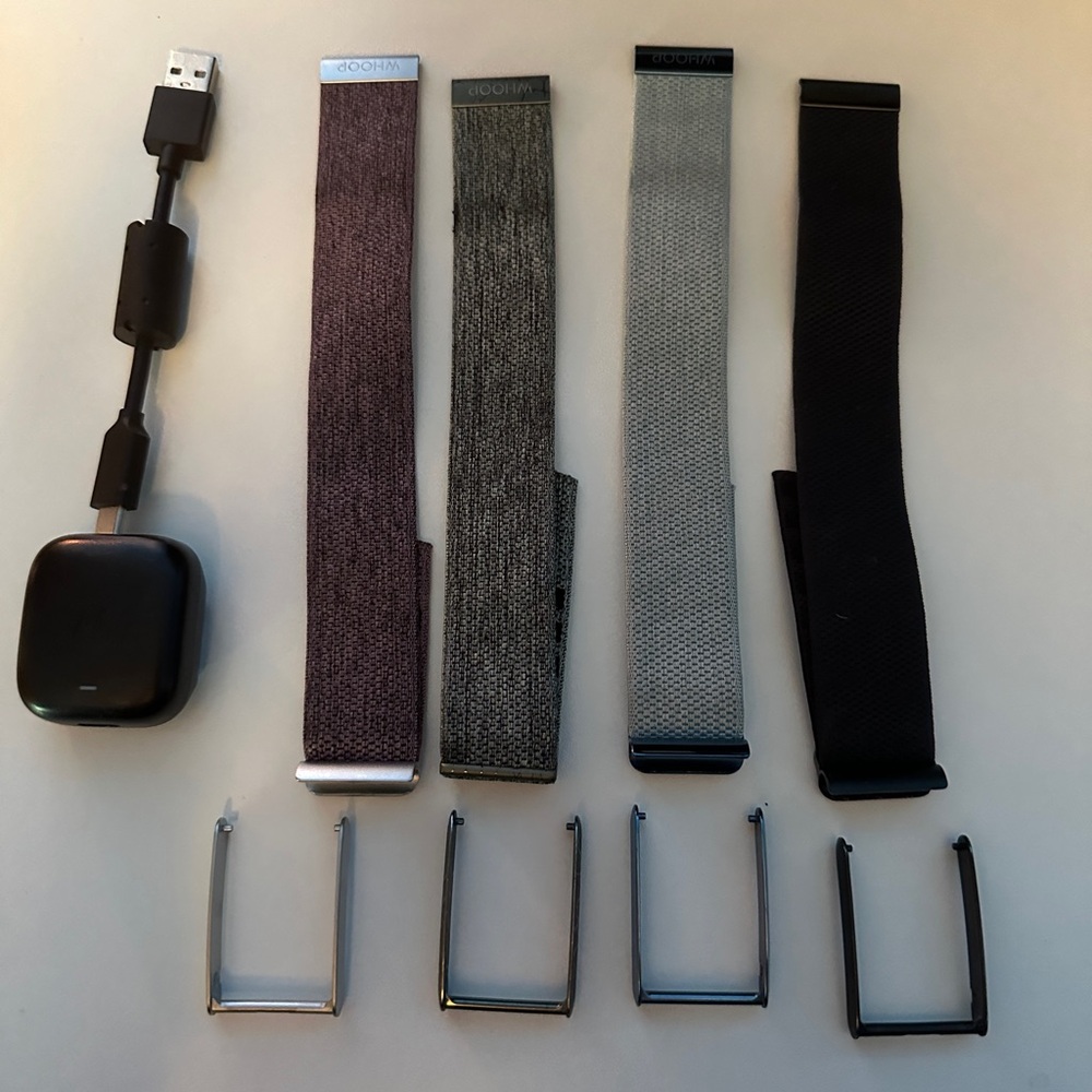 Whoop 4.0 straps and battery